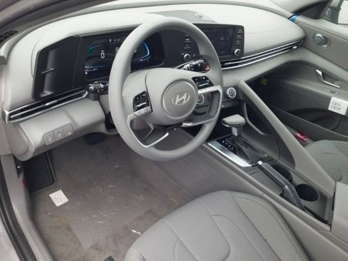 New 2026 Hyundai Elantra SE FWD image 12