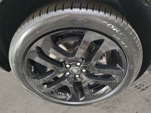 New 2025 Land Rover Discovery Sport Dynamic SE image 11