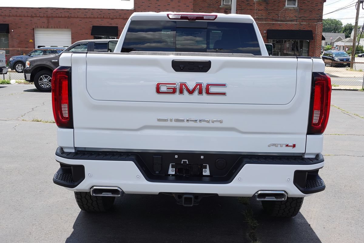 Used 2024 GMC Sierra 1500 AT4 w/ Technology Package AWD/4WD image 11