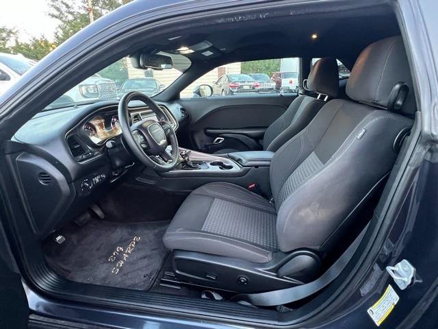 Used 2019 Dodge Challenger SXT w/ Driver Convenience Group RWD image 10