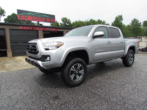 Used 2021 Toyota Tacoma SR5 RWD image 1