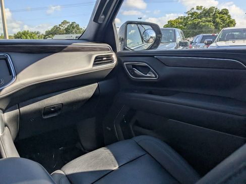 Used 2023 Chevrolet Suburban LT RWD image 17