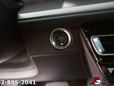 Used 2026 Chevrolet Traverse LT w/ Sun and Wheel Package FWD image 23
