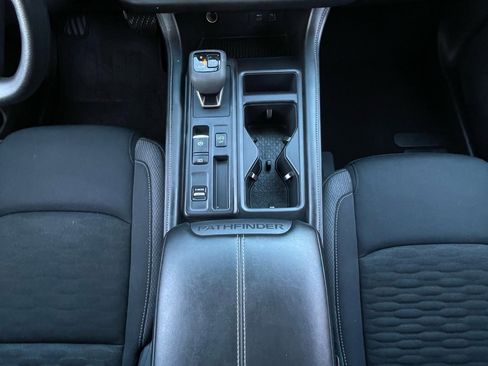Used 2025 Nissan Pathfinder S image 19