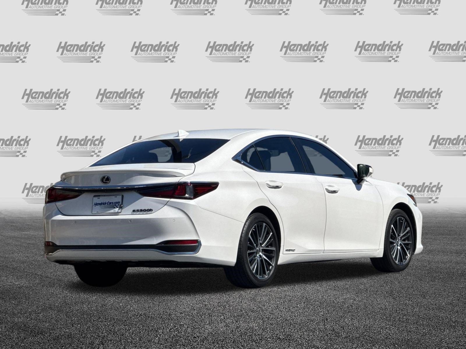 Certified 2022 Lexus ES 300h w/ Premium Package FWD image 5