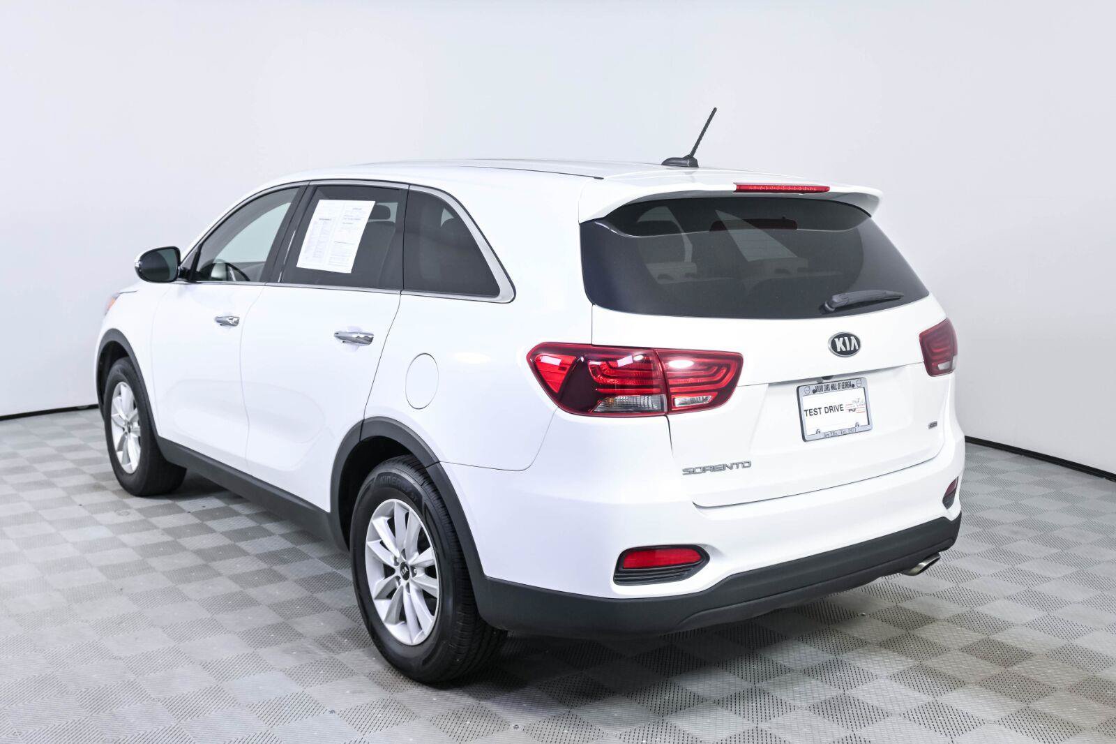 Used 2019 Kia Sorento FWD image 3