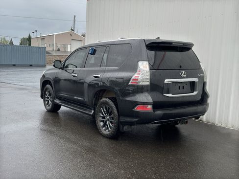 Used 2023 Lexus GX 460 Premium w/ Premium Package image 4