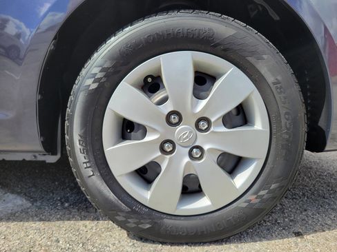 Used 2011 Hyundai Accent GS image 14