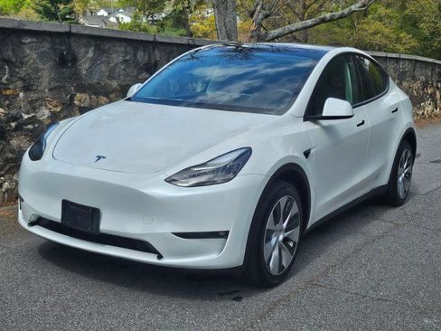 Used 2023 Tesla Model Y Long Range image 14