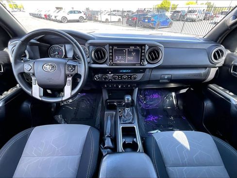 Used 2021 Toyota Tacoma TRD Off-Road w/ Technology Package AWD/4WD image 15