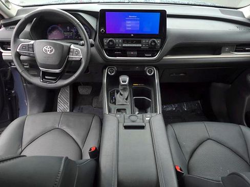 Certified 2025 Toyota Grand Highlander AWD Hybrid image 12