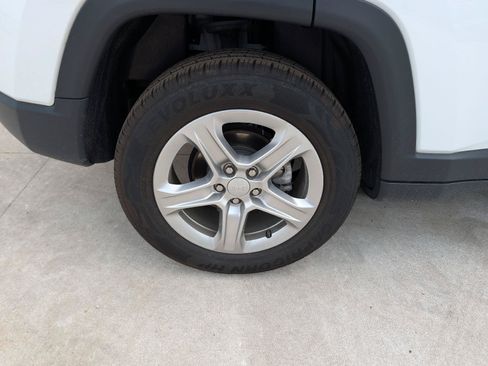 Used 2024 Jeep Compass Latitude w/ Altitude Special Edition AWD/4WD image 11