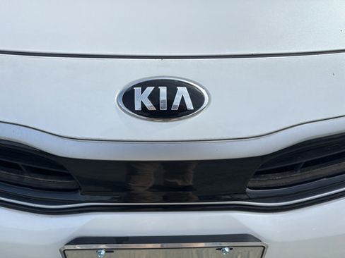 Used 2017 Kia Optima Premium FWD image 9