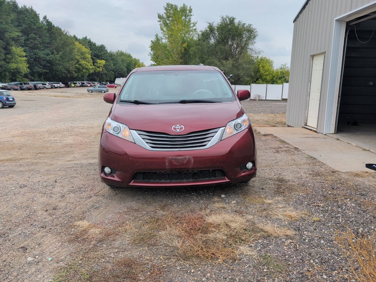 Used 2011 Toyota Sienna XLE w/ Entertainment Pkg FWD image 7