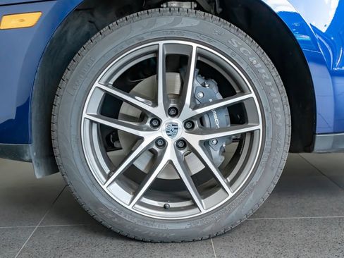 Certified 2026 Porsche Macan AWD/4WD image 11
