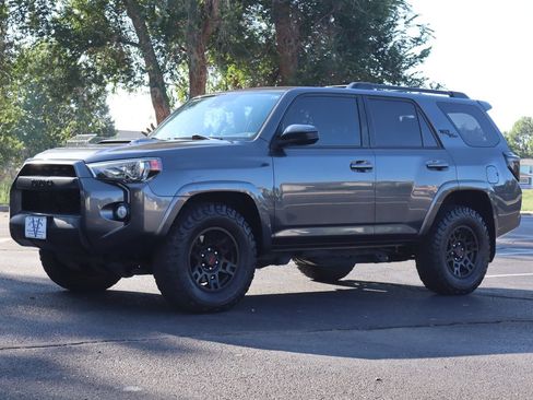 Used 2020 Toyota 4Runner TRD Off-Road AWD/4WD image 11