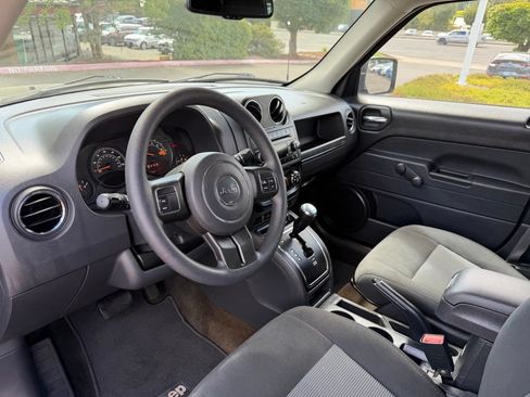 Used 2017 Jeep Patriot Sport AWD/4WD image 14