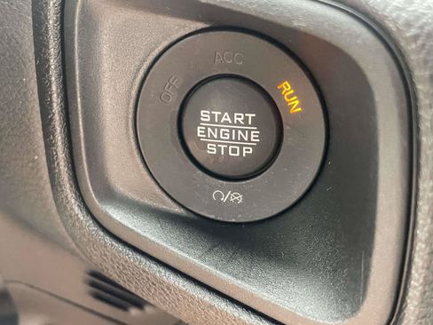 Used 2025 Jeep Gladiator Sport AWD/4WD image 21