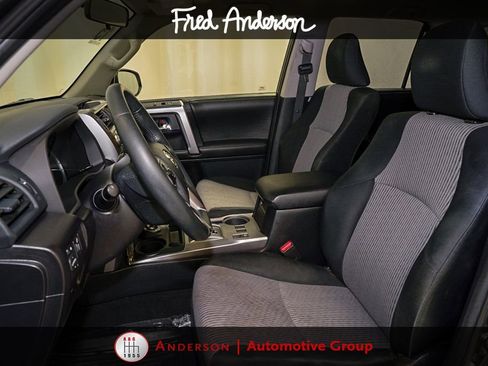 Used 2015 Toyota 4Runner SR5 AWD/4WD image 10