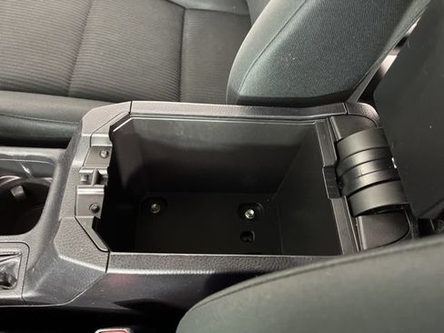 Used 2017 Toyota RAV4 LE FWD image 30