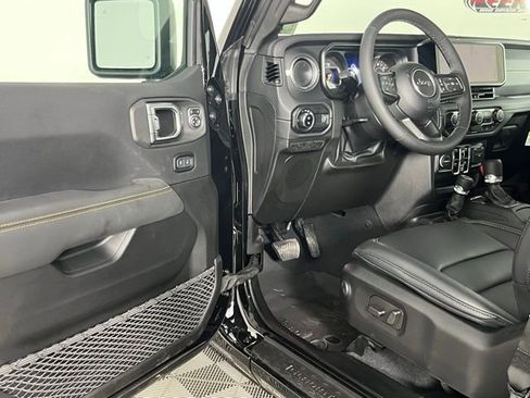 New 2025 Jeep Gladiator Sport w/ Premium Package image 21