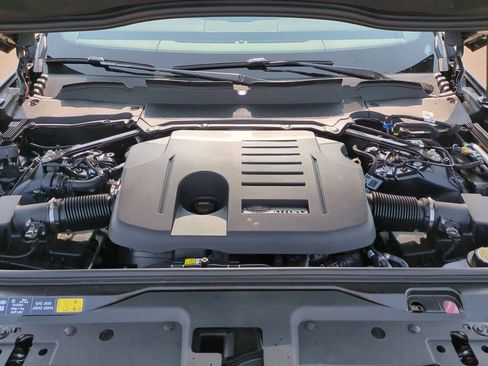 New 2025 Land Rover Discovery Dynamic SE image 14