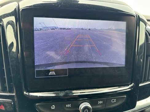Used 2023 Chevrolet Traverse LT FWD image 11