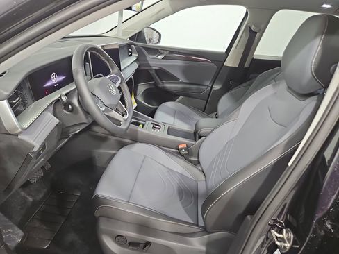 New 2026 Volkswagen Tiguan SE AWD/4WD image 9