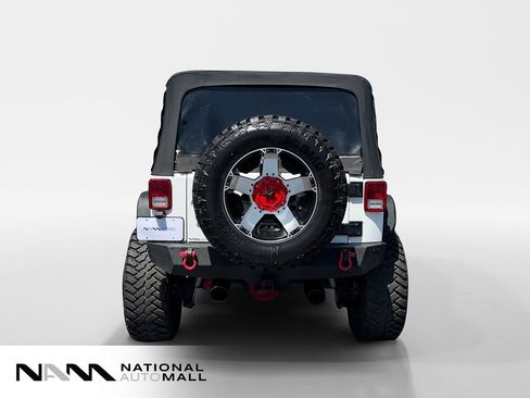 Used 2016 Jeep Wrangler Unlimited Rubicon w/ Connectivity Group AWD/4WD image 4