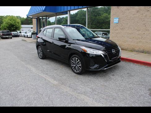 Used 2022 Nissan Kicks SV FWD image 1