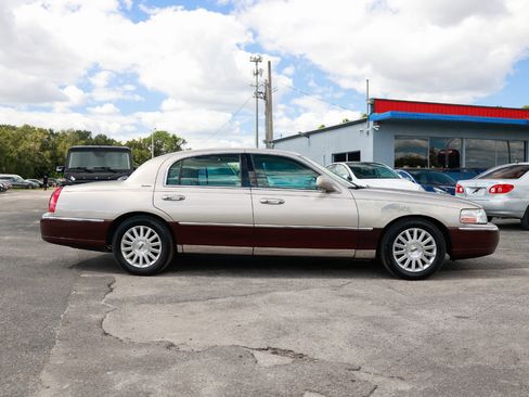Used 2003 Lincoln Town Car Signature image 13