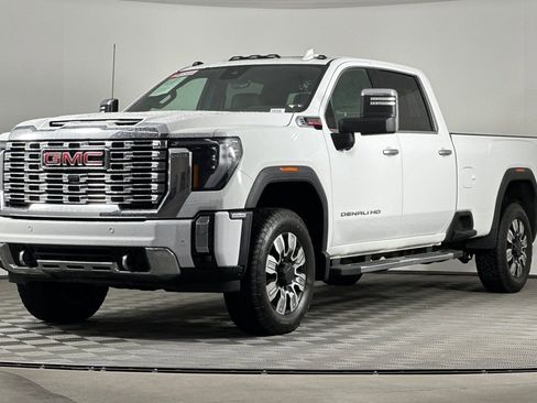 Used 2024 GMC Sierra 3500 Denali w/ Denali Reserve Package image 9