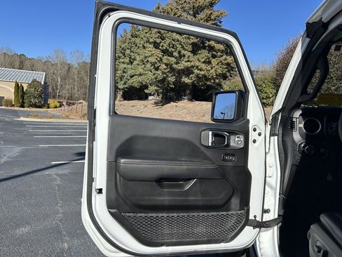 Used 2025 Jeep Gladiator Sport w/ Premium Package image 55