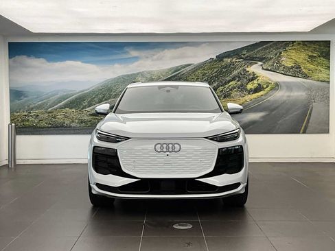 Used 2025 Audi Q6 e-tron Premium Plus w/ Premium Plus AWD/4WD image 3