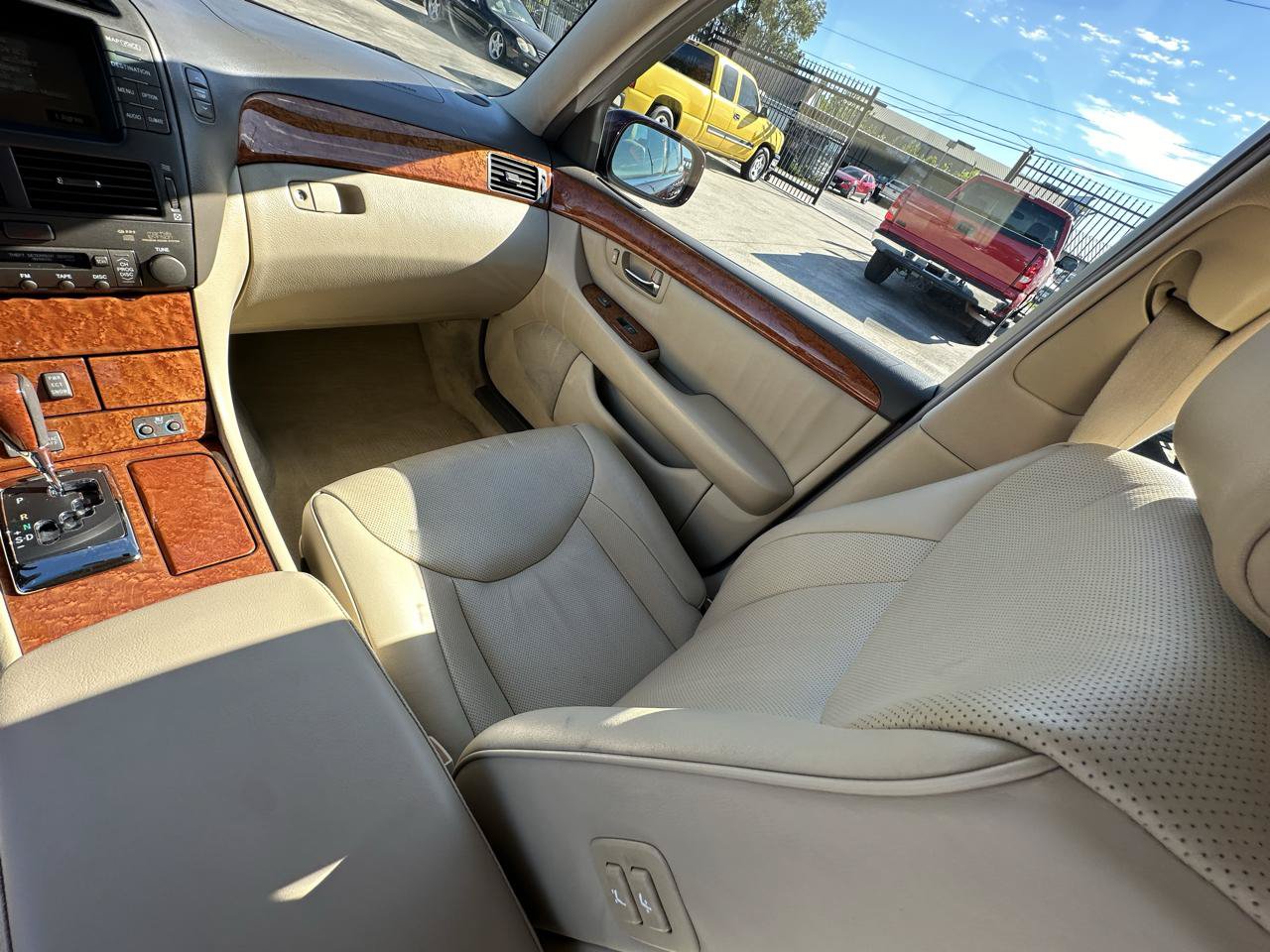 Used 2006 Lexus LS 430 w/ Modern Luxury Pkg RWD image 45