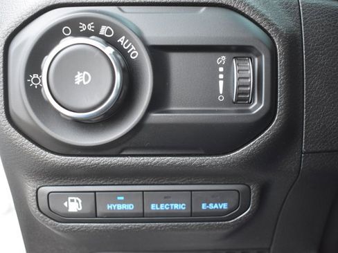 Used 2023 Jeep Wrangler Unlimited Sahara w/ Cold Weather Group image 28