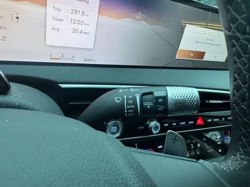 Used 2026 Genesis GV70 2.5T Select image 27