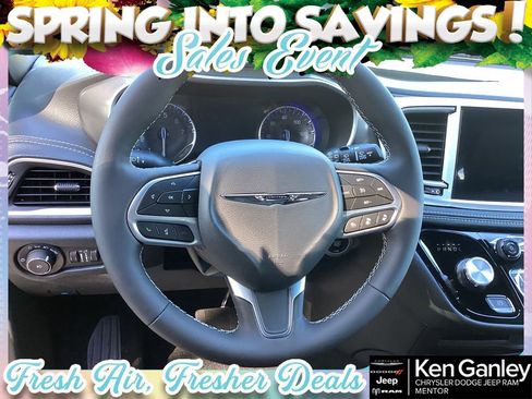 New 2026 Chrysler Pacifica Select AWD/4WD image 10