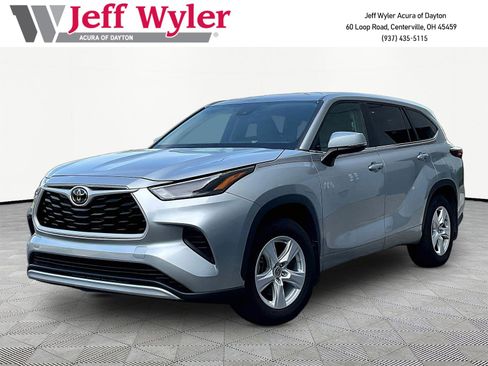 Used 2023 Toyota Highlander L AWD/4WD image 1