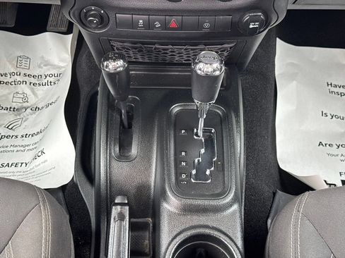Used 2018 Jeep Wrangler Unlimited Sahara w/ Connectivity Group AWD/4WD image 24