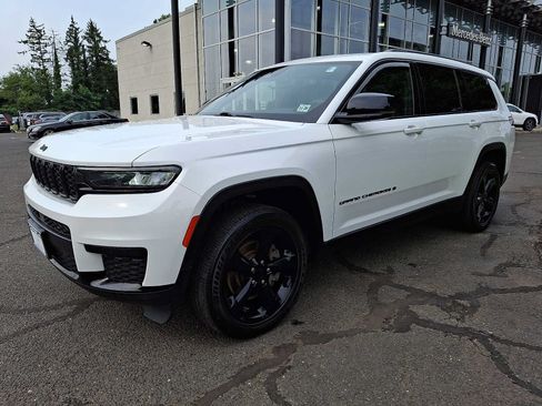 Used 2023 Jeep Grand Cherokee L Laredo AWD/4WD image 3