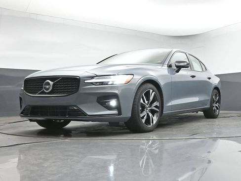 Used 2023 Volvo S60 B5 Plus FWD image 36