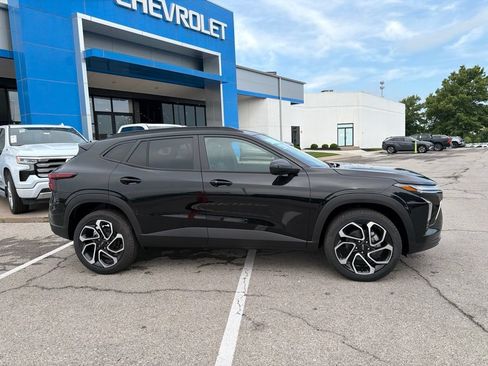 New 2026 Chevrolet Trax RS FWD image 2