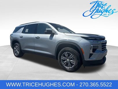 Used 2025 Chevrolet Traverse LT