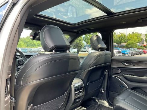 Used 2023 Jeep Grand Cherokee L Overland RWD image 24