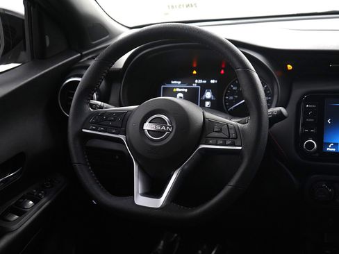 Used 2022 Nissan Kicks SR w/ Premium Package image 13