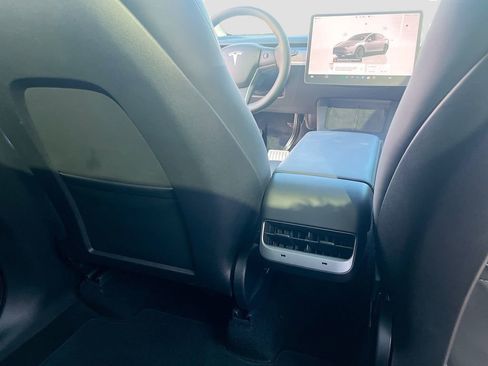 Used 2024 Tesla Model Y Performance image 24