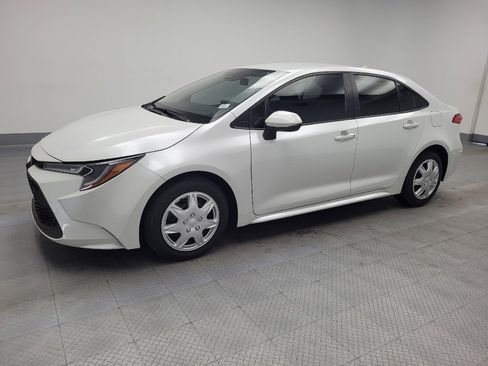 Used 2022 Toyota Corolla LE image 2