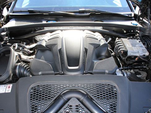 Certified 2024 Porsche Macan S image 28