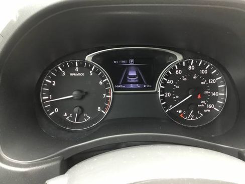 Used 2018 Nissan Pathfinder Platinum AWD/4WD image 16